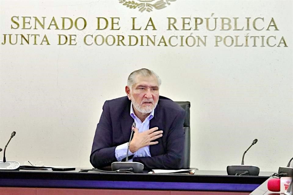 Tras difusión de sus declaraciones fiscales, líder de Morena en Senado se vio forzado a reconocer ingresos de casi 79 mdp entre 2023 y 2024.