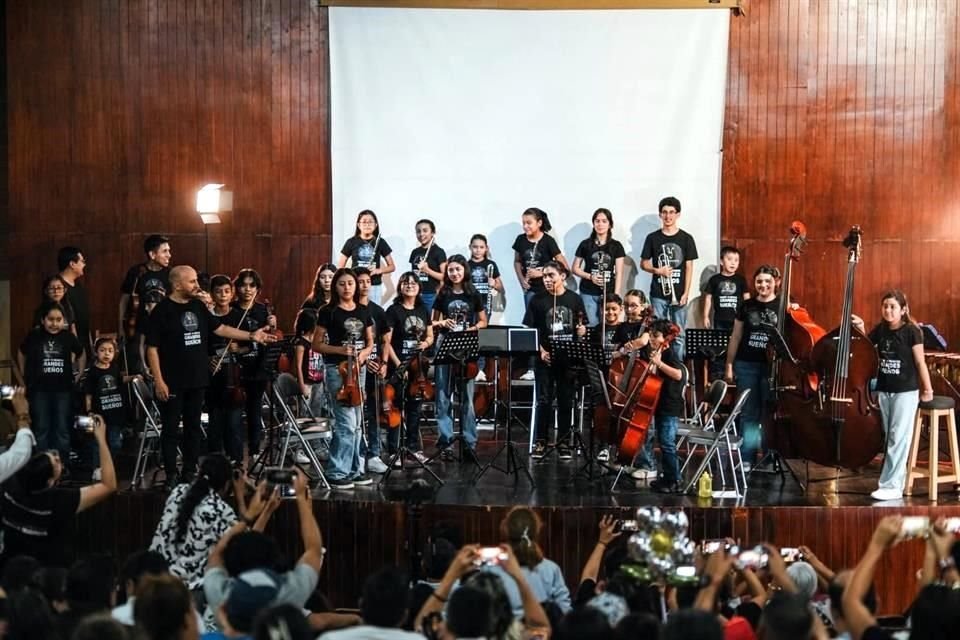 La Aduana mexicana detuvo un lote de 50 instrumentos musicales donados desde Suiza, acusó Youth Sinfonietta Chiapas, un proyecto educativo y social de música clásica para niños de la entidad.