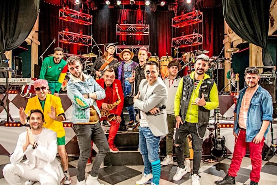 Los Caligaris celebran casi 20 años de historia en México con su gira 'Maquillaje & Canción', regresando a la CDMX y a sus raíces.