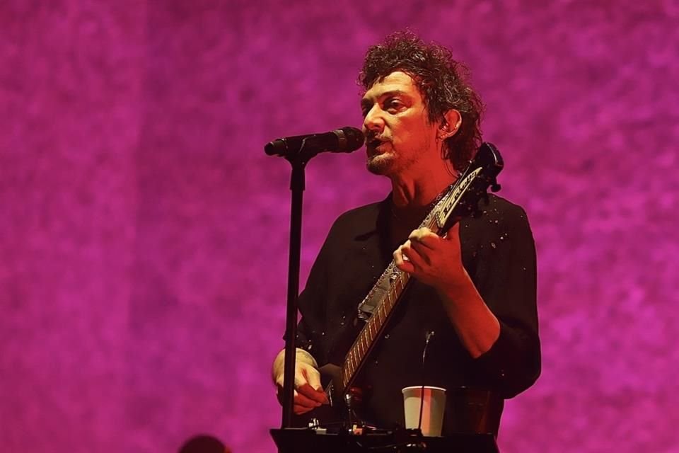 La banda Zoé pidió paz para Palestina en su show del Estadio GNP, donde 60 mil fans vibraron con el arranque de su 'Tour MemoRex' en CDMX.