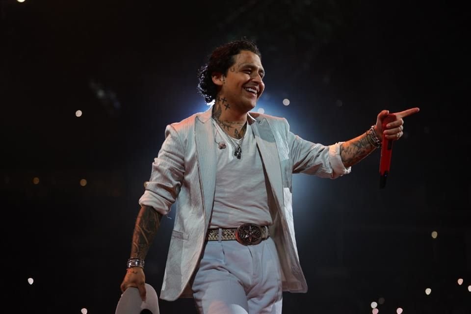 El cantante Christian Nodal reveló que lleva más de 2 años tomando terapia para enfrentar ansiedad; 'me ha ayudado mucho a canalizar', dijo.