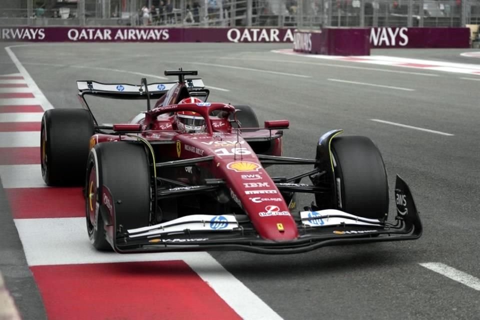 El Ferrari está en contra de la parrilla invertida.