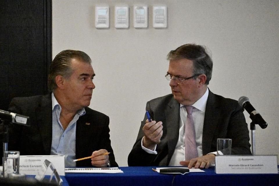 Marcelo Ebrard, Secretario de Economía, y Francisco Cervantes, presidente del CCE.