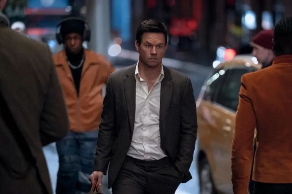 En términos de emoción, la cinta fluctúa durante sus dos largas horas de duración.