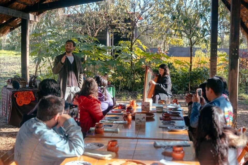 Desayuno y música acompañan esta experiencia.