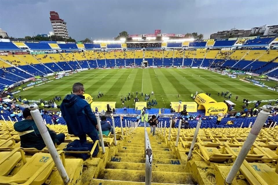 La lluvia impidió que el juego se realizara a su hora programada.