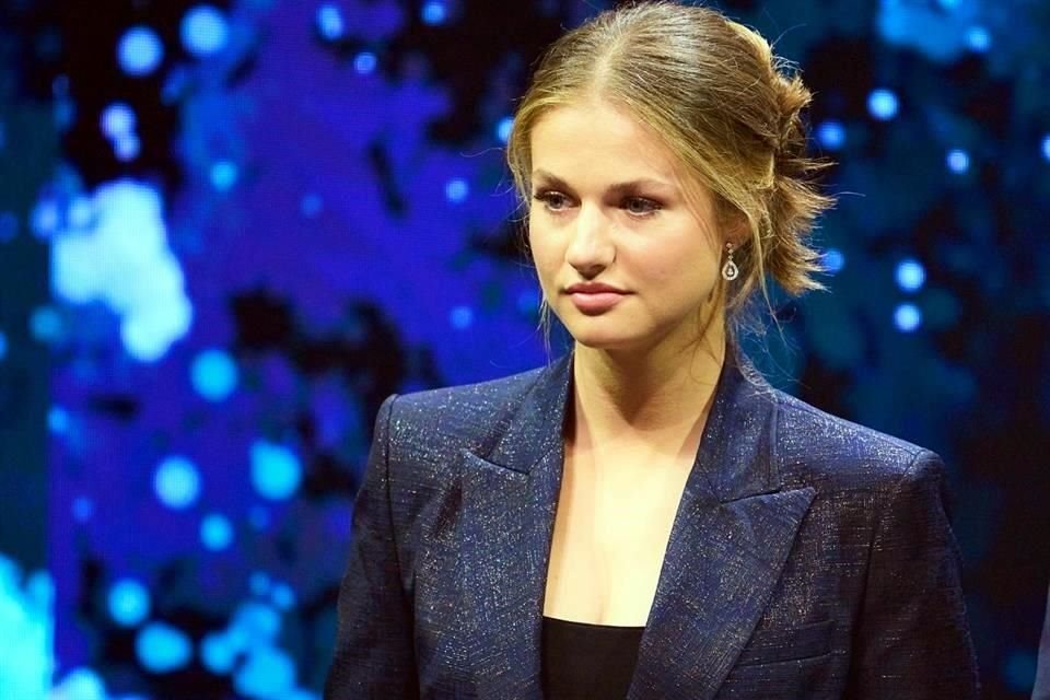 En eventos oficiales opta por trajes sobrios.