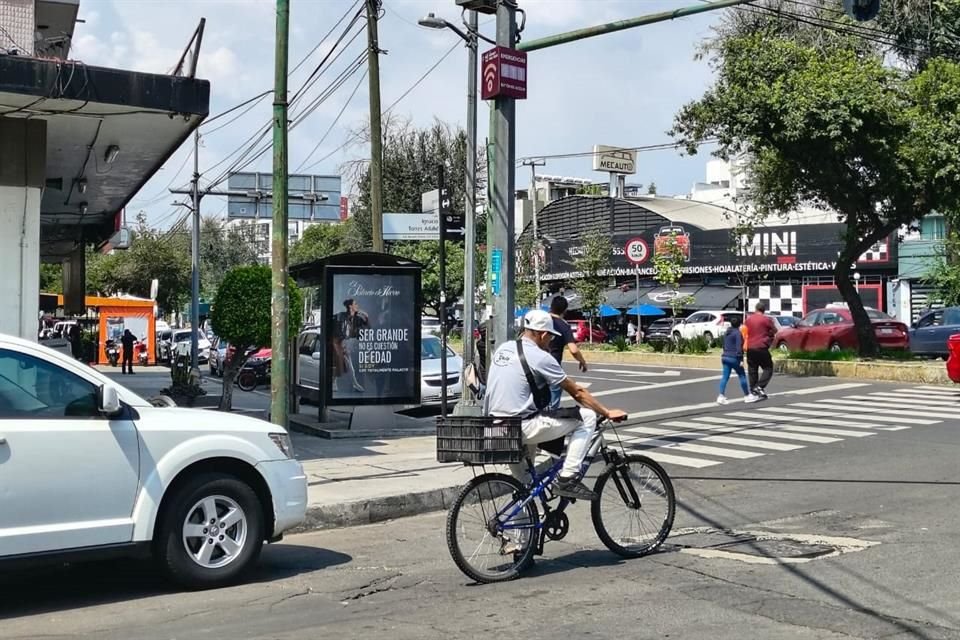 El sentimiento en contra de dicha infraestructura cobró fuerza, sobre todo por empresarios y locatarios que señalan una posible afectación económica por la pérdida de espacios para estacionamientos de clientes. 