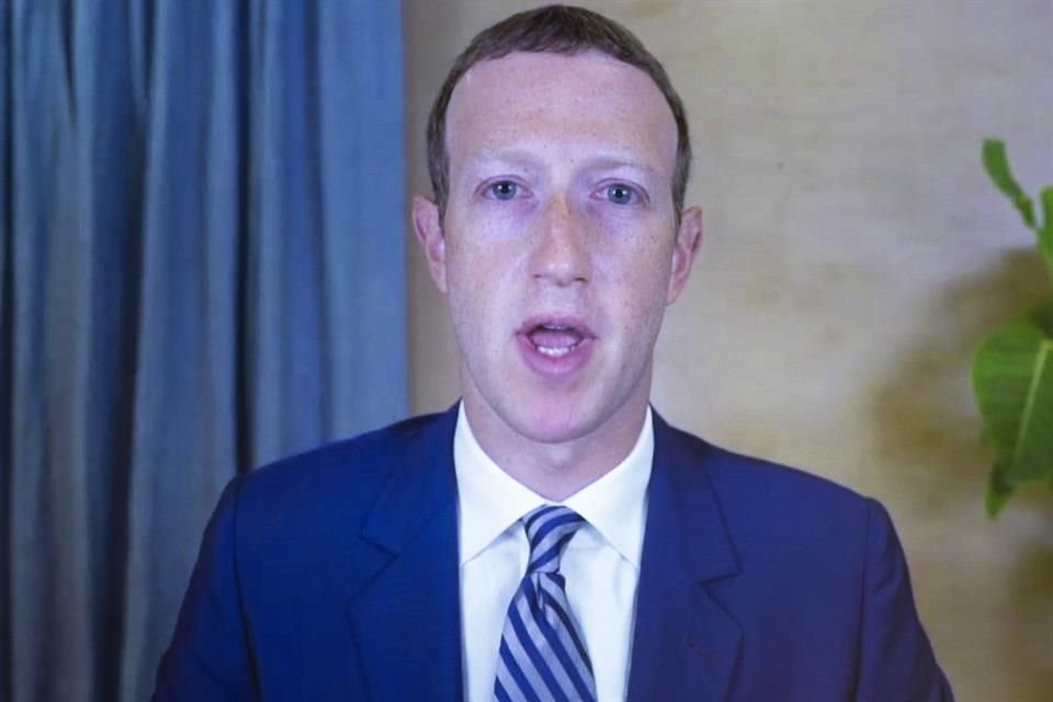 La familia de Zuckerberg utiliza una de las casas como escuela privada no autorizada para 14 niños.