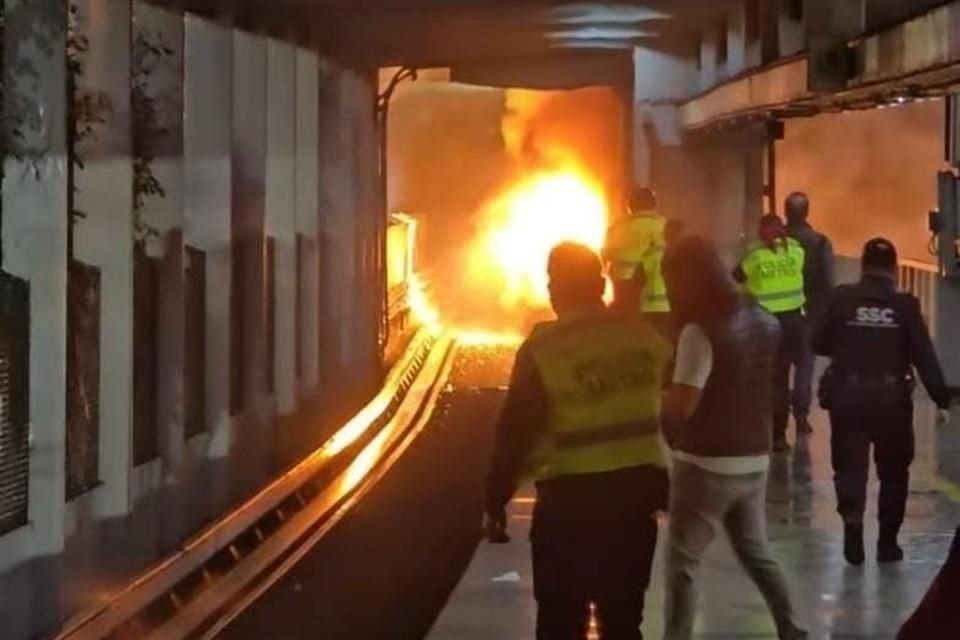 Usuarios del Sistema de Transporte Colectivo (STC) Metro reportaron una explosión en la estación San Antonio Abad, en la Línea 2.