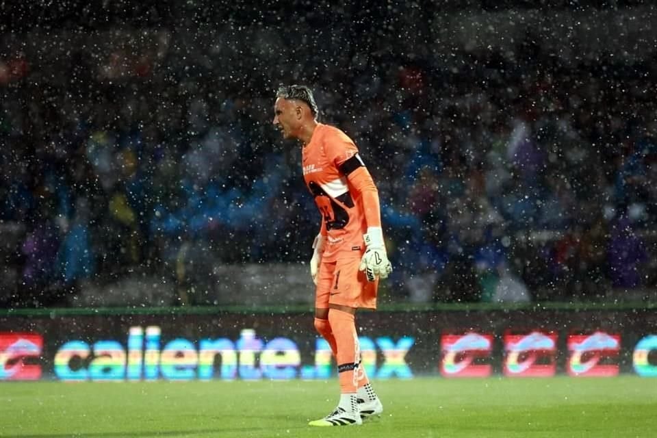 Keylor Navas se presentó por primera vez en el Estadio Olímpico Universitario como portero auriazul y recibió su primer gol en Liga MX.