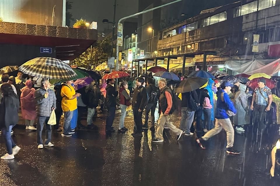 El servicio fue suspendido hasta nuevo aviso en las estaciones San Antonio Abad, Chabacano y Viaducto.