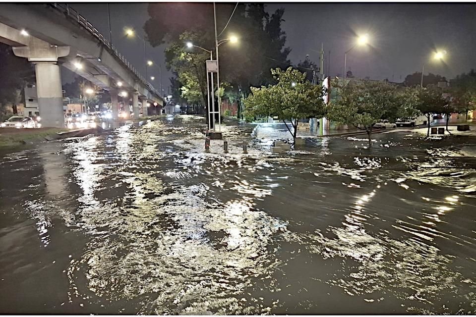 Hasta las 22:00 horas habían caído alrededor de 19.9 millones de metros cúbicos de lluvia, sólo en la Ciudad de México, según el reporte oficial.