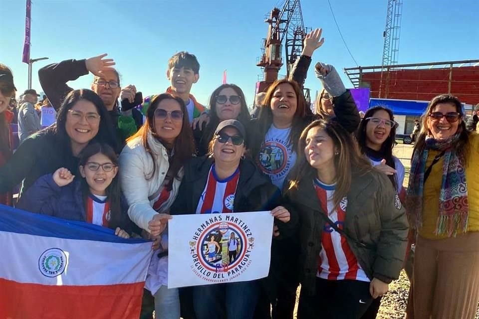 Familiares y amigos de Nicole Martínez respaldaron a la remera guaraní para revalidar su Oro en los Juegos Panamericanos Junior 2025.
