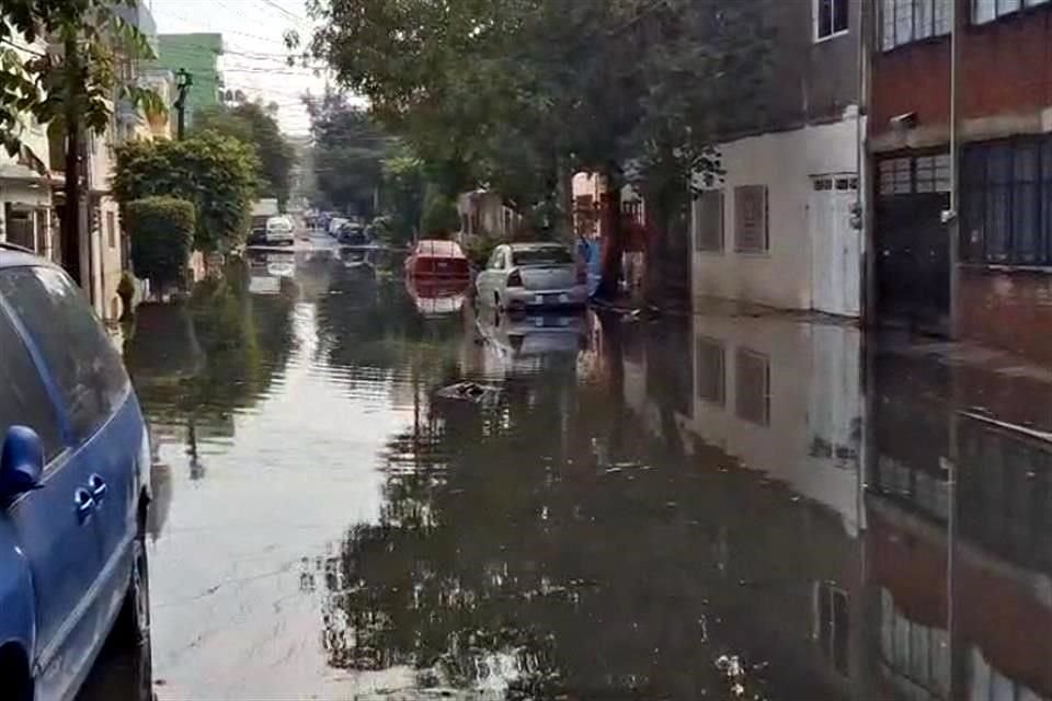 Algunos puntos de la ciudad continúan inundados.