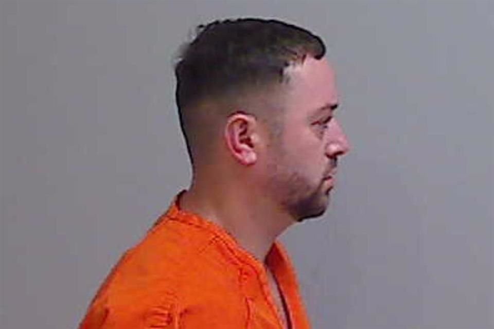 Irvin Salinas Martínez, el nombre real del intérprete, fue detenido en la localidad de Edimburg, en Texas, cerca de las 22:00 horas de este 10 de agosto.