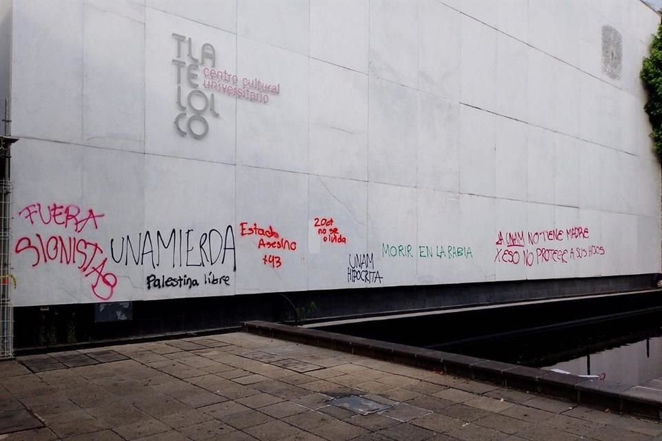 La UNAM condenó los actos de destrucción que atribuyó a 'un grupo de personas encapuchadas' que se desprendió de la marcha conmemorativa del 2 de octubre.