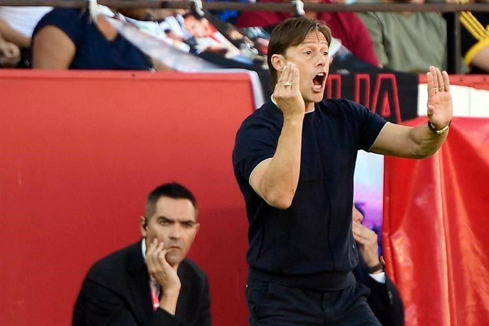 Matías Almeyda vivió su primera victoria como estratega del Sevilla ante el Barcelona.