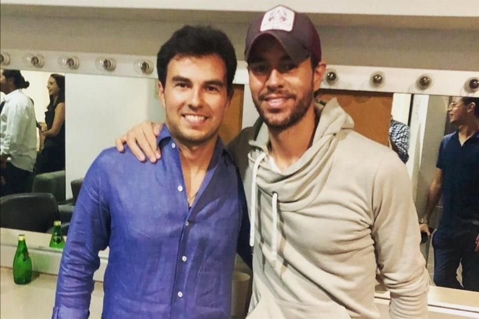 Una vez en el escenario, el mexicano incluso cantó una parte del tema que sonaba, 'Bailando', lo que provocó la locura entre los asistentes.