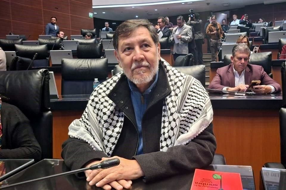 El morenista rechazó que volar en vuelo privado sea incorrecto.