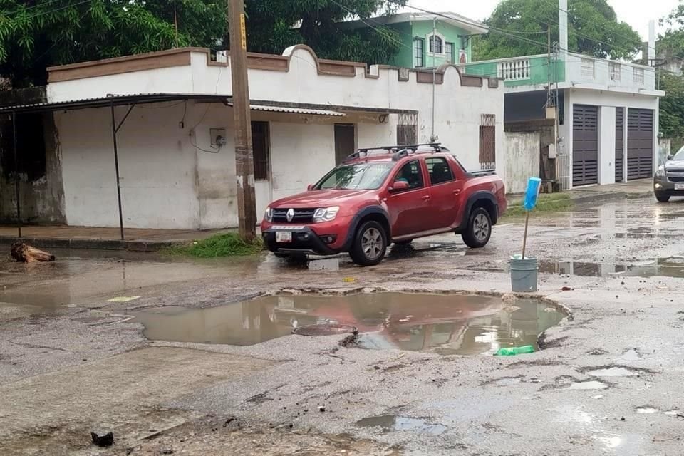 En Tampico, distintas vialidades presentaron encharcamientos y baches tras las lluvias.