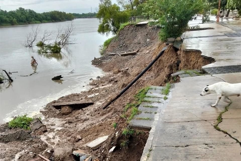 En distintos puntos de Veracruz, la lluvia ha dejado diversas afectaciones. Tal es el caso de Pánuco, donde el malecón 'Agustín Lara' registró un desgajamiento.
