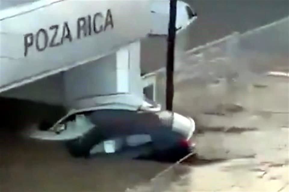 La Gobernadora Rocío Nahle dijo que en total son 41 comunidades del estado afectadas fuertes lluvias y el desbordamiento de ríos.