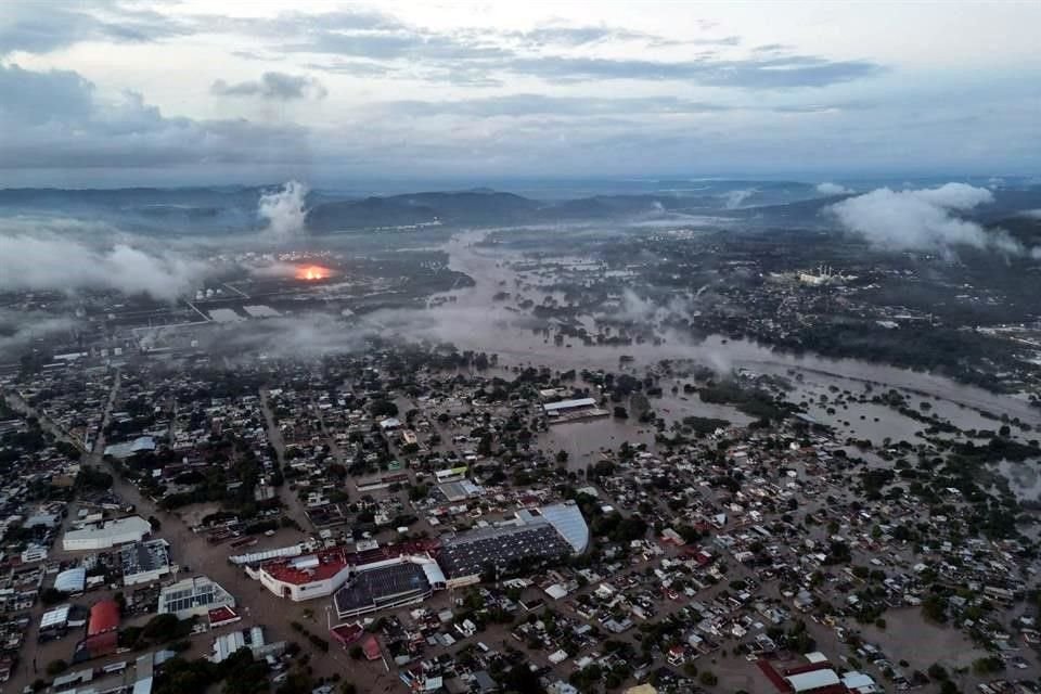 La Gobernadora Rocío Nahle dijo que en total son 41 comunidades del estado afectadas fuertes lluvias y el desbordamiento de ríos.