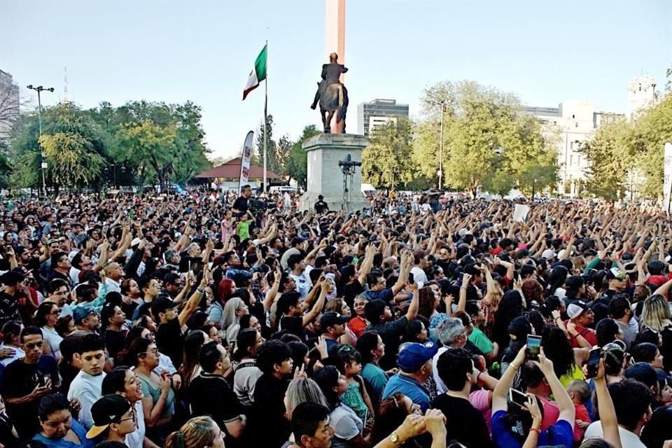Cientos de fans se reunieron en la Plaza Zaragoza para celebrar a Aldo de Nigris.