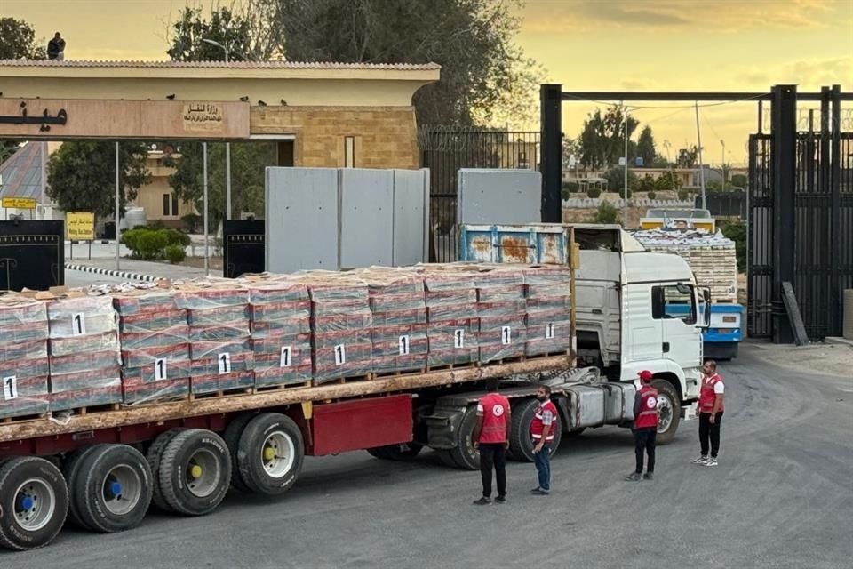 Israel informó que cruce de Rafah permanecerá cerrado y se reducirá la ayuda humanitaria luego del retraso de Hamas en entregar cuerpos.