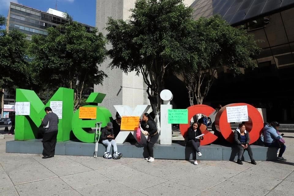 Los trabajadores han solicitado que contraten a más personas para reducir las jornadas laborales.