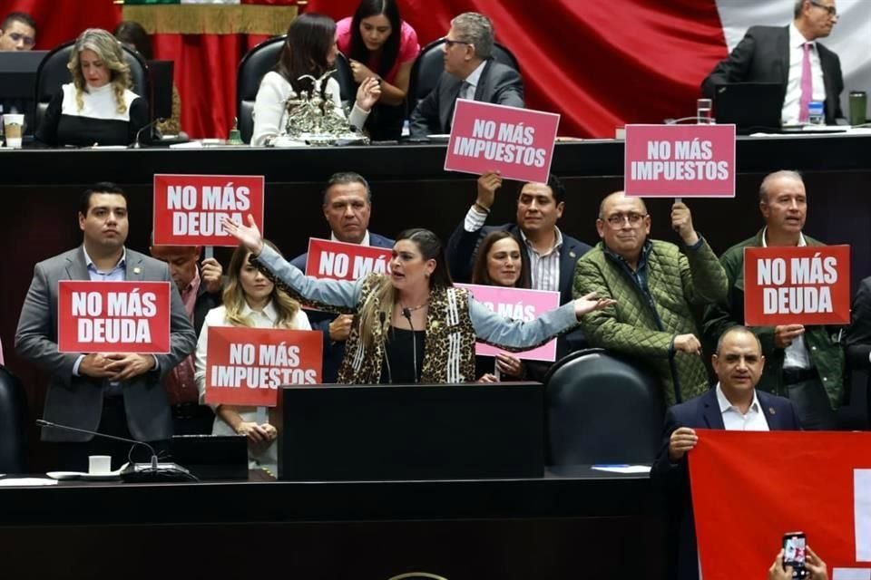 Diputados del PRI cuestionaron los incrementos en servicios que presta el Estado.
