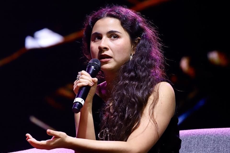 La cantante Silvana Estrada presentó su nuevo Tiny Desk en CDMX, poco antes del lanzamiento de su disco 'Vendrán Suaves Lluvias'.