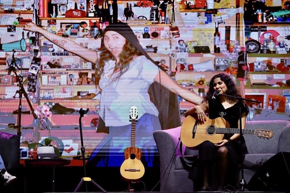 La cantautora, de 28 años, llegó a las oficinas de NPR en Washington para presentar parte de su nuevo material, disponible a partir del viernes en plataformas digitales.