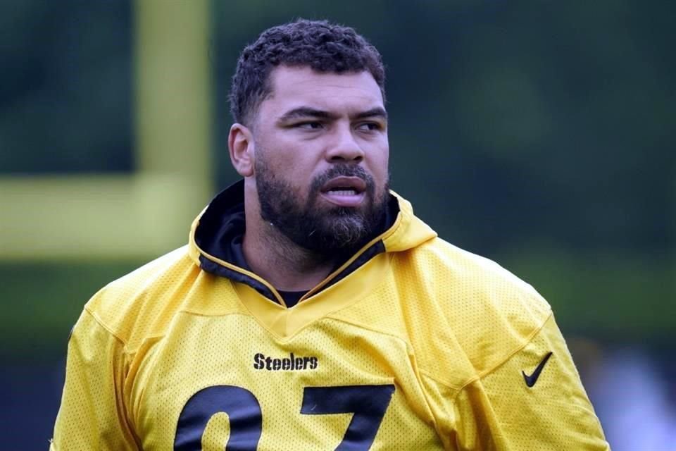 Cam Heyward muestra su inconformidad.
