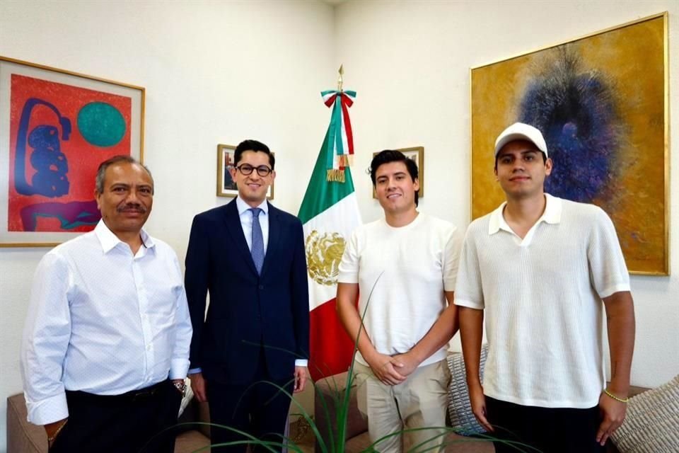 Velasco recibió a los hermanos González Meza Cole y a su padre.