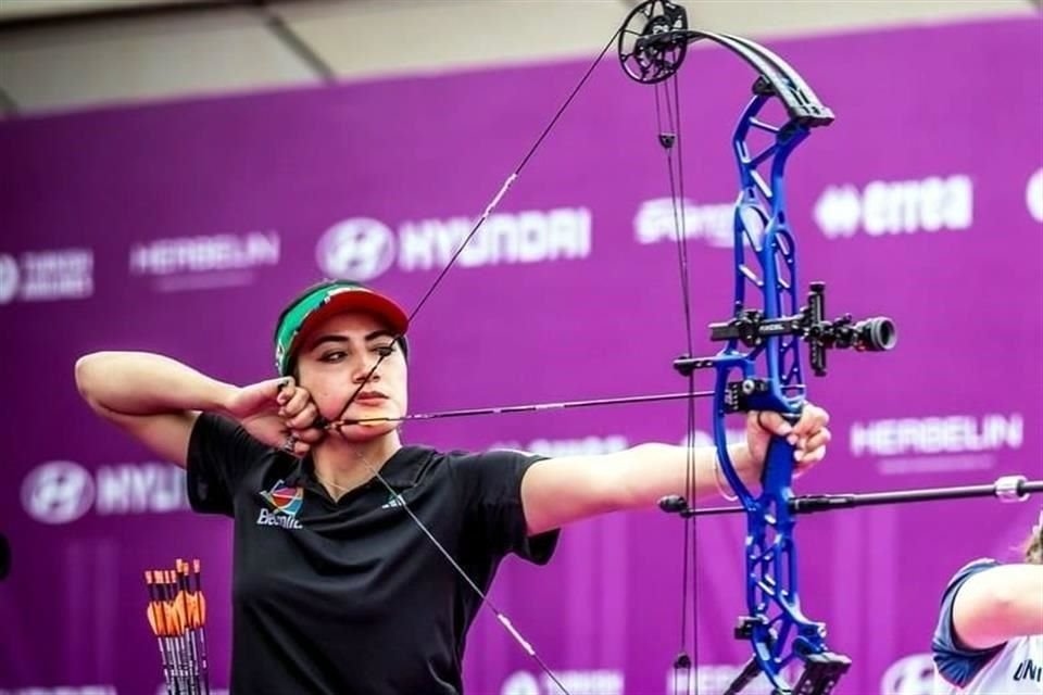 Mariana Bernal se colgó el Oro en el arco compuesto al derrotar en flecha de oro a Andrea Becerra.