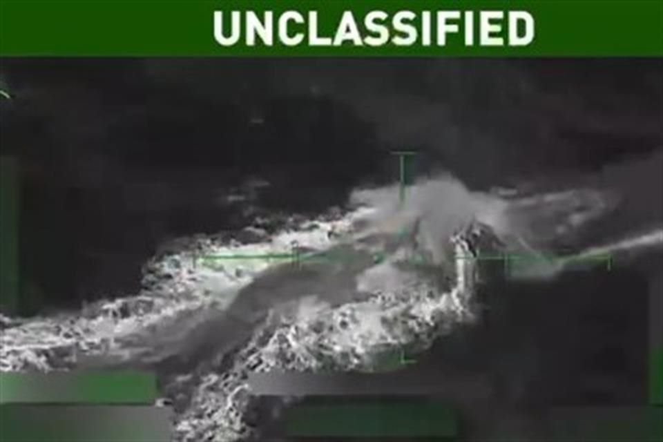 Donald Trump informó que sobrevivientes del 'submarino atacado en el Caribe' fueron repatriados a sus países para enfrentar cargos.