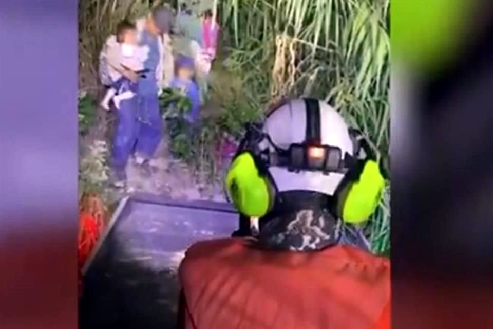 Una familia guatemalteca de 5 miembros es rescatada de un islote en el Río Bravo, en la frontera entre Piedras Negras con Eagle Pass.