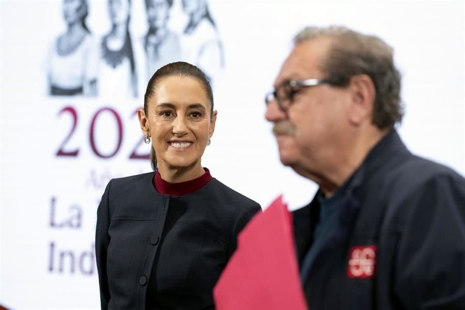 Taibo II informó que se regalarán 2 millones y medio de libros a adolescentes en toda América Latina.