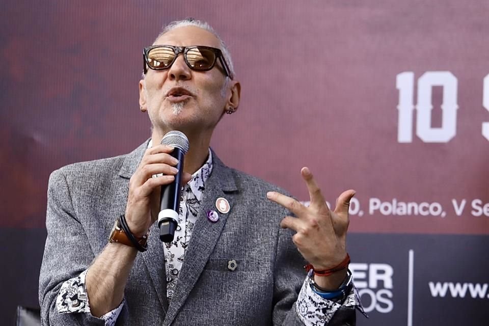 El espectáculo '10 Años Rock en tu Idioma x Sabo Romo' surgió de la necesidad de seguir haciendo música y convivir entre amigos de una generación.