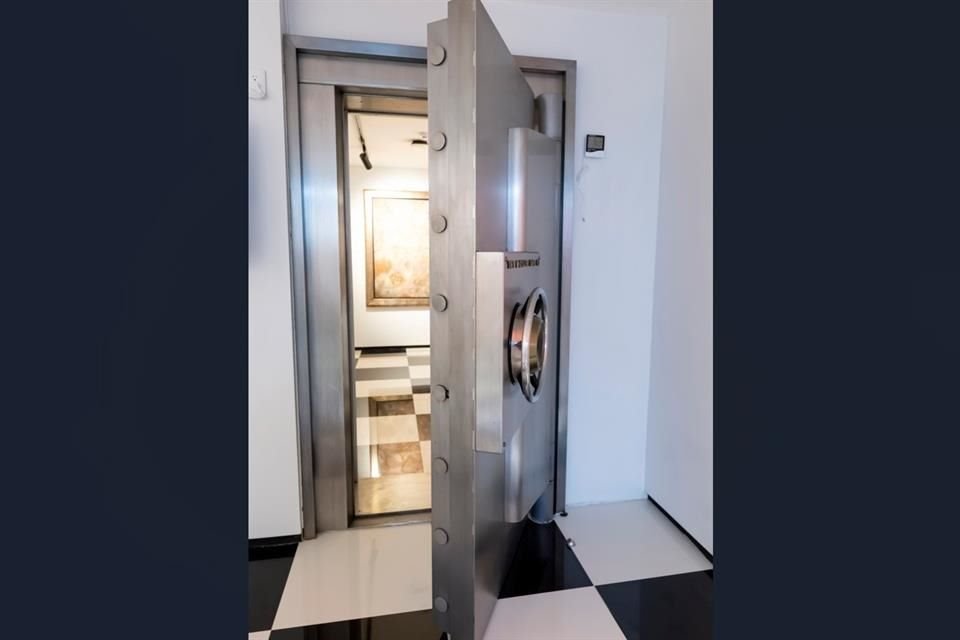 El inmueble fungió como banco, y la vieja bóveda ahora alberga joyas pictóricas de grandes maestros oaxaqueños.