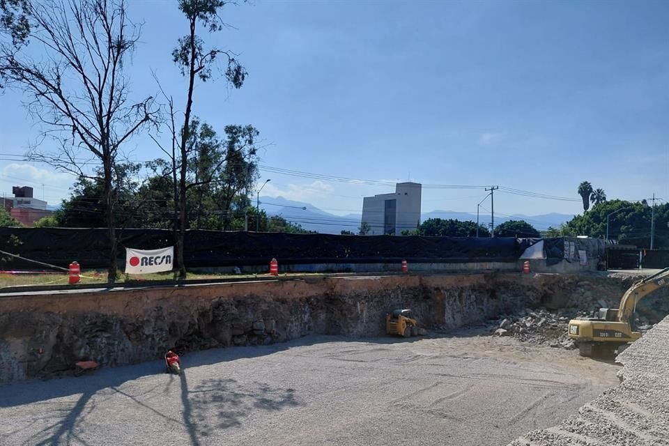 INMENSO. El tanque colector que se construyendo tiene una capacidad de retención pluvial de 3 mi 500 metros cúbicos.