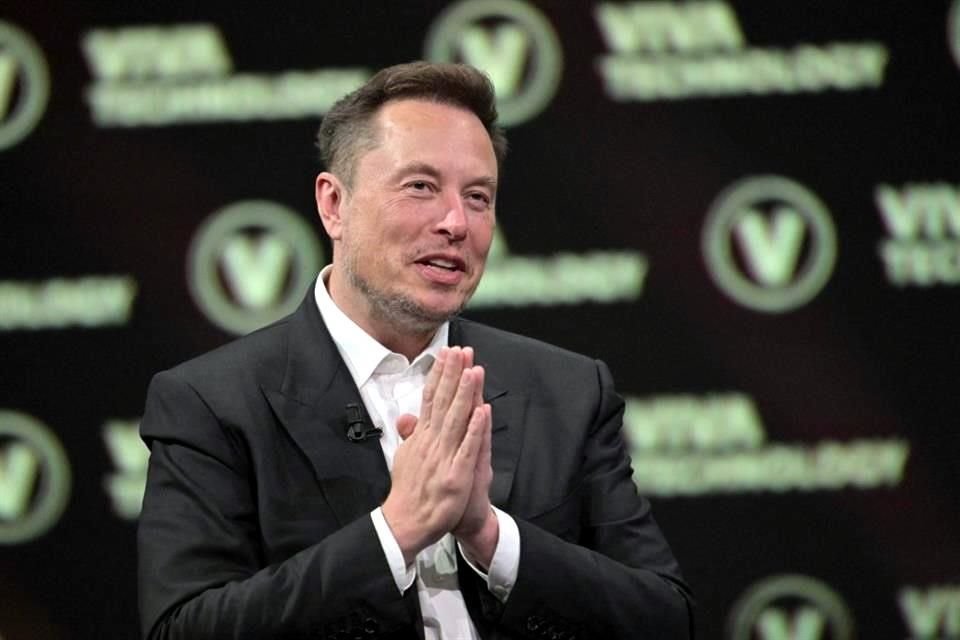 Elon Musk, CEO de Tesla, dijo que tiene como objetivo elevar 50% la producción de vehículos para fin de año.