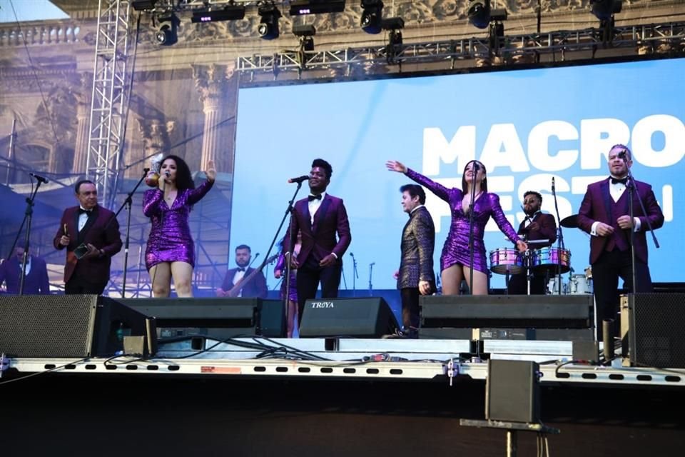 La Sonora Dinamita regraba sus temas clásicos junto a artistas como Kalimba, Víctor García y Yahir, además que alistan show en CDMX.