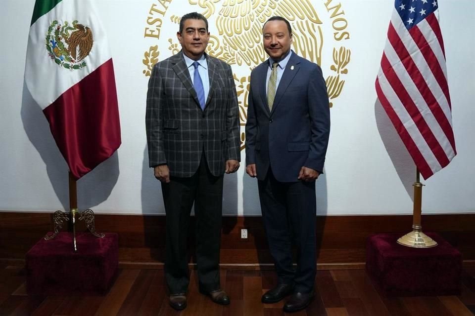 Al encuentro entre los comisionados Salomón y Collins también asistieron funcionarios de la Cancillería mexicana.