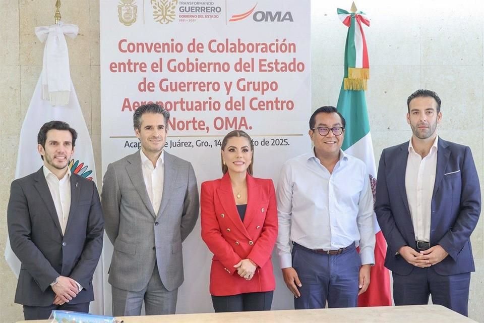 Firma Evelyn Salgado convenio con Grupo Aeroportuario OMA