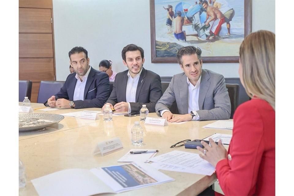 Firma Evelyn Salgado convenio con Grupo Aeroportuario OMA