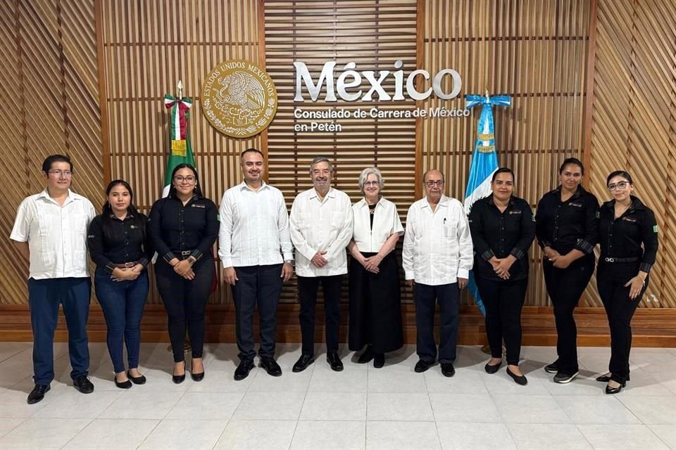 Secretaría de Relaciones Exteriores informo que en la visita también estuvieron presentes la subsecretaria Raquel Serur; el Embajador de México en Guatemala, Romeo Ruiz y el Cónsul Carlos González.