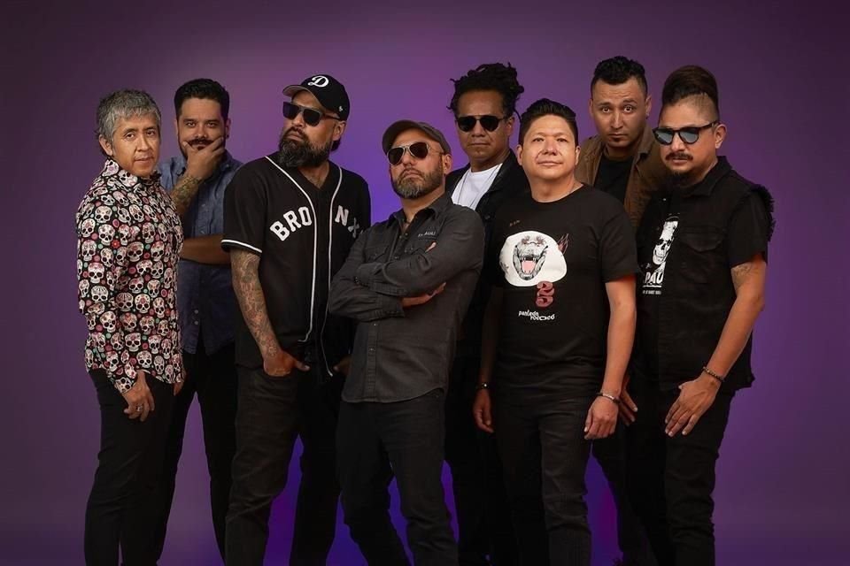 Debido a que su líder y vocalista, Dr. Shenka, sufrió recientemente un preinfarto, la banda Panteón Rococó decidió pausar su actual gira.